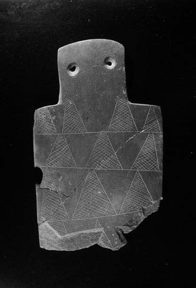 Placa con cabeza y diseños geometricos